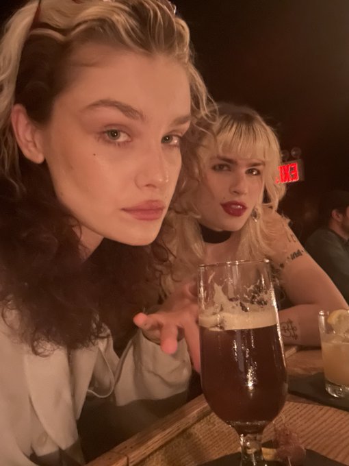 two lesbians being lesbians. what more could you ask for? https://t.co/IC6ge8Q8nV