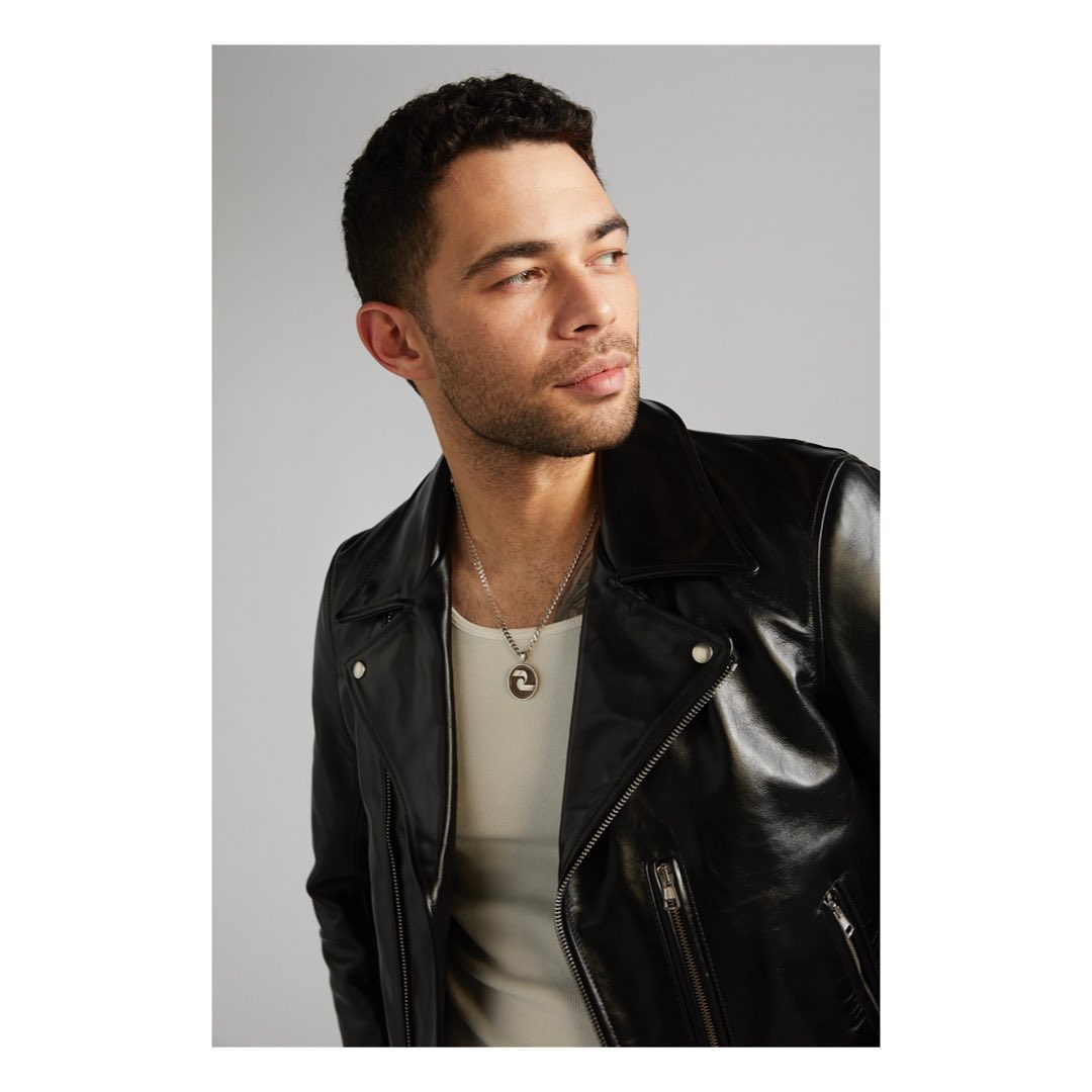 vinniebennetts's tweet photo. 📸 | Vinnie for the volume nine cover if VIVA Magazine https://t.co/crBuA6mISm