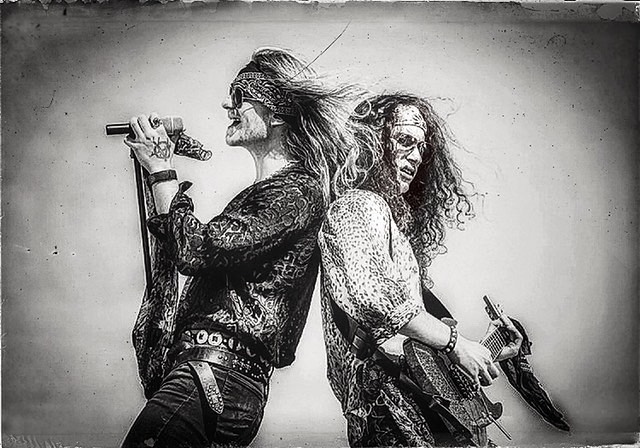 WINGS OF STEEL (Leo &amp; Parker) video interview on RockEyez conducted by Brian Rademacher. Check these guys out amazing band great vocals and amazing guitar work. EP available and debut show this Thursday at Whiskey A Go-Go.
youtube.com/watch?v=XjWxlQ…