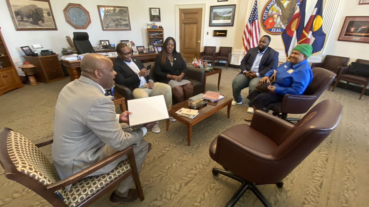 MayorHancock's tweet photo. Welcome to Denver!
Thanks for visiting @CityNMB commissioners.
(Thanks for the proclamation, too!)📜

Always great to share stories from our cities. 🏙 https://t.co/3nIGi0dDuu