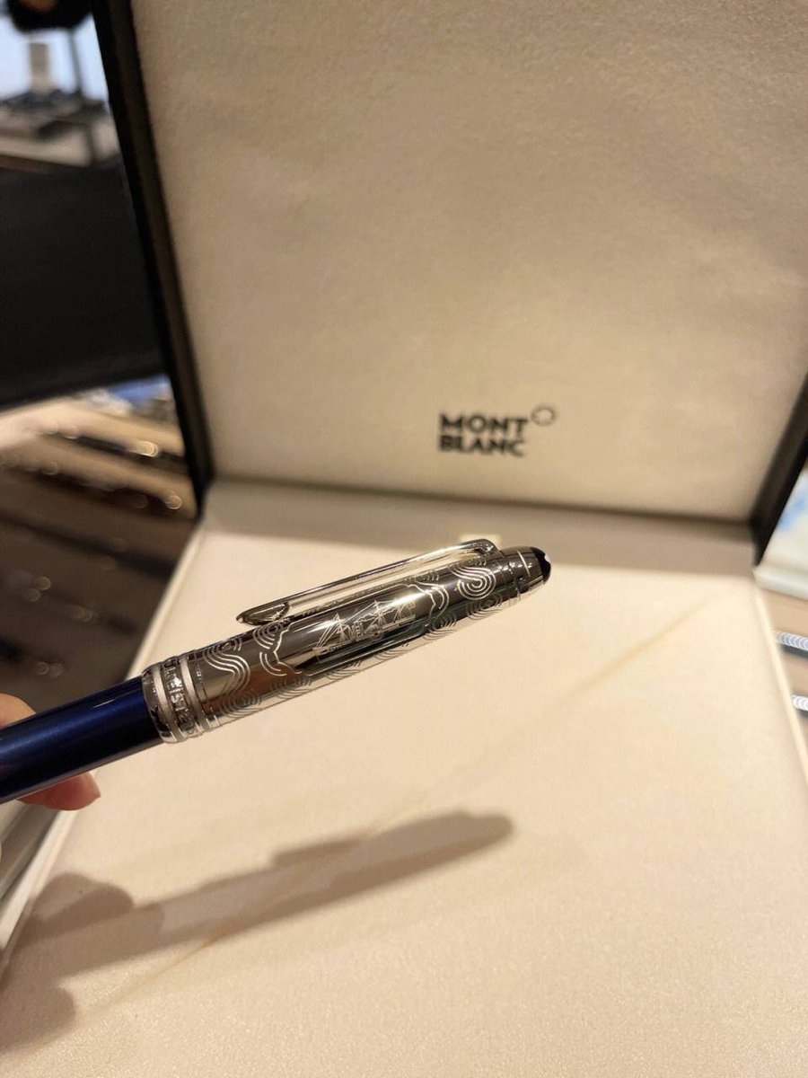 anna37849261's tweet image. buy an expensive pen.購買一個名貴的鋼筆.#购物 #钢笔 #expensive pencil