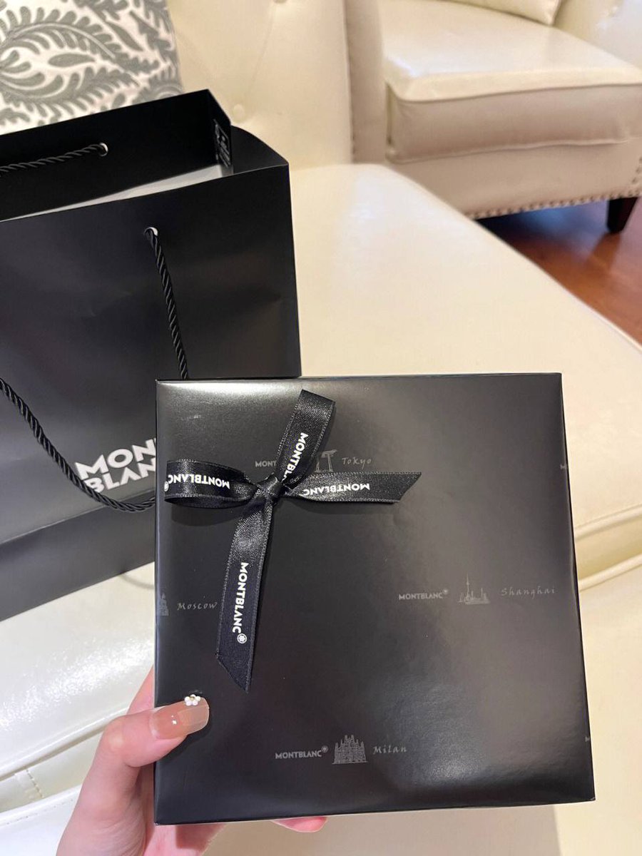 anna37849261's tweet image. buy an expensive pen.購買一個名貴的鋼筆.#购物 #钢笔 #expensive pencil