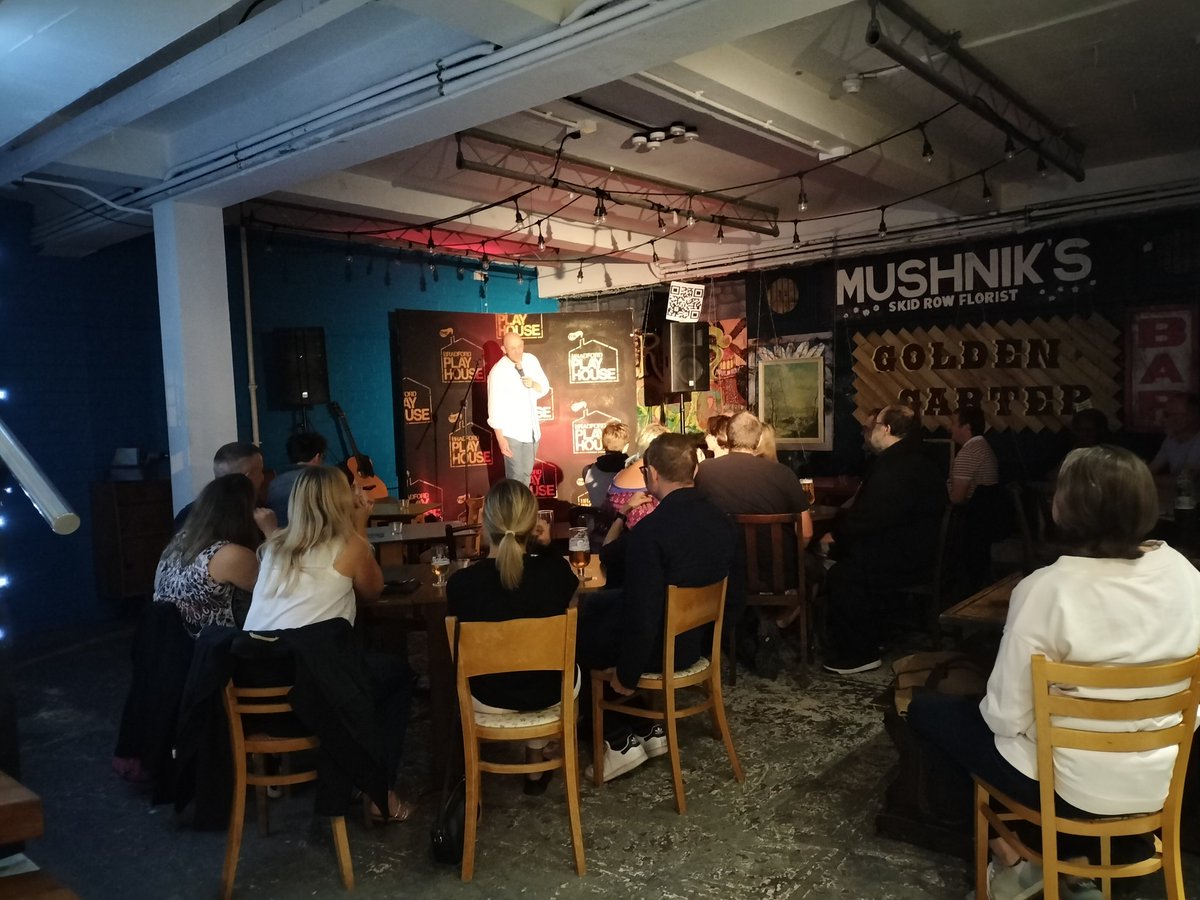 MrsHaworthFox's tweet photo. Great night of comedy at Bradford Playhouse. Well it'd been a while since I'd seen any!  (Not even 48 hours!).

Kate McCabe on first.  Then Fiona Medding and Jonny ??? and headliner was Paul Tonkinson.  MC was, of course @paulsilkywhite. https://t.co/DGMqfR3ruH