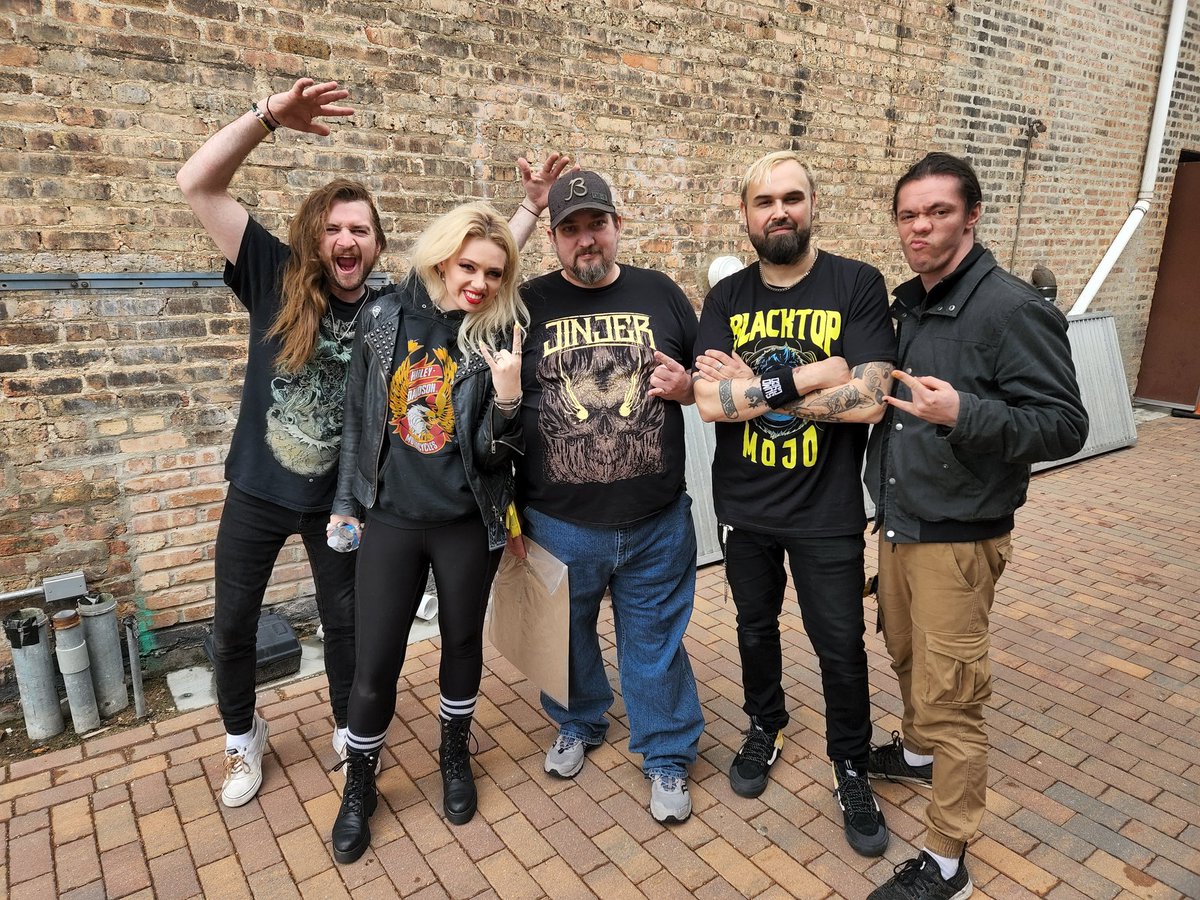 SpaceMonkey20x's tweet photo. I know it's a bit late, but thank you all for the amazing time. You guys are the best!!!

@sumocyco @SkyeSweetnam https://t.co/S77rv8mzDn