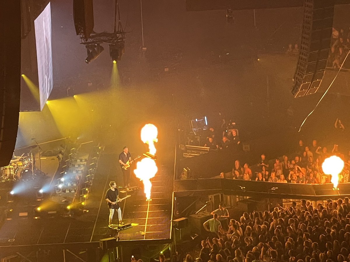 Wat een show <a href="/ZiggoDome/">Ziggo Dome</a> van <a href="/kensingtonband/">Kensington</a>   Geweldig! Stoppen? Het zou verboden moeten worden. #Kensington #ziggodome