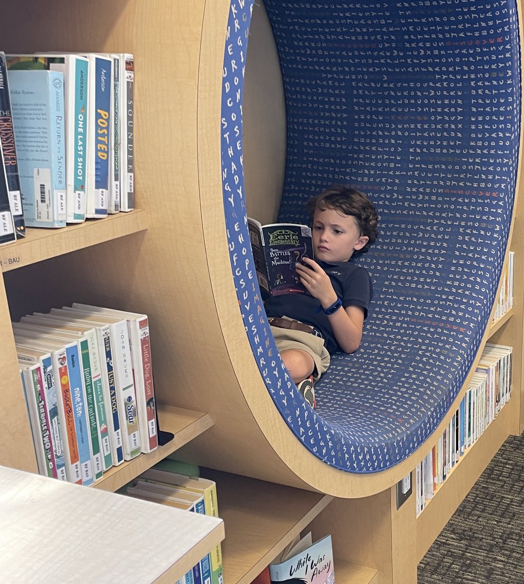 MrScott3rdGrade's tweet photo. What does a good reading spot look like? How do we participate in writer’s workshop? Students are enjoying getting into good literature and starting the brainstorming process for their narratives! #trinitylearns https://t.co/cBHufjPmJt