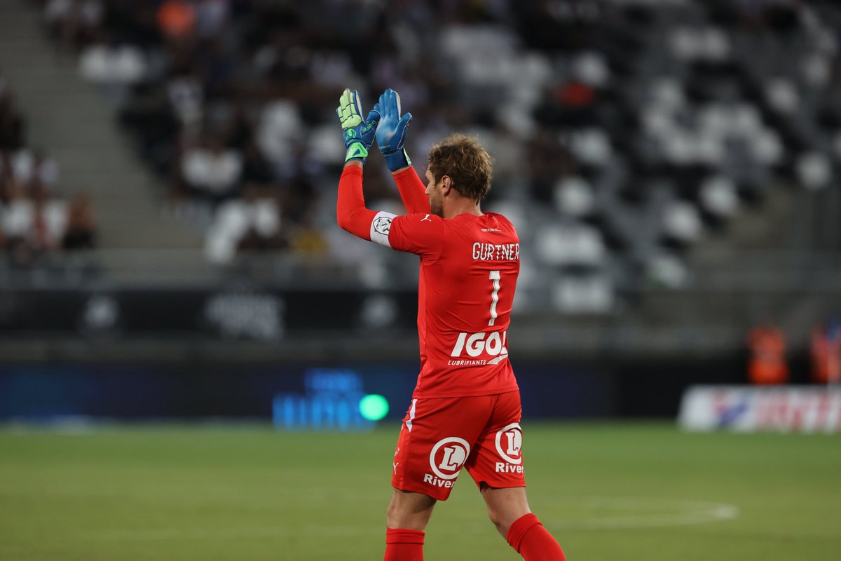 Merci pour votre soutien lors de cette première bataille !❤️
On a encore besoin de vous ce vendredi à 20h45, pour encourager les Amiénois  !🏠

#ASCPFC 1️⃣-1️⃣
#ASCGF38 🎯 3points
#FiersDetreAmienois⚪️⚫️