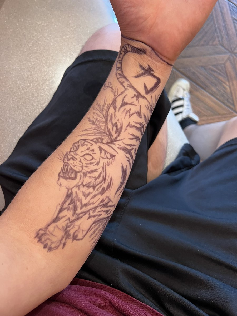 IsaakTapia's tweet photo. Back at it again my my pen tattoos https://t.co/m38EHtTP9c