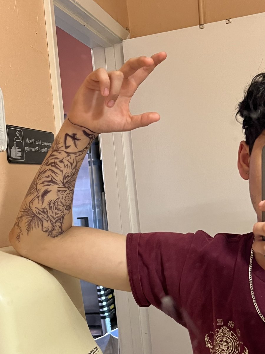 IsaakTapia's tweet photo. Back at it again my my pen tattoos https://t.co/m38EHtTP9c