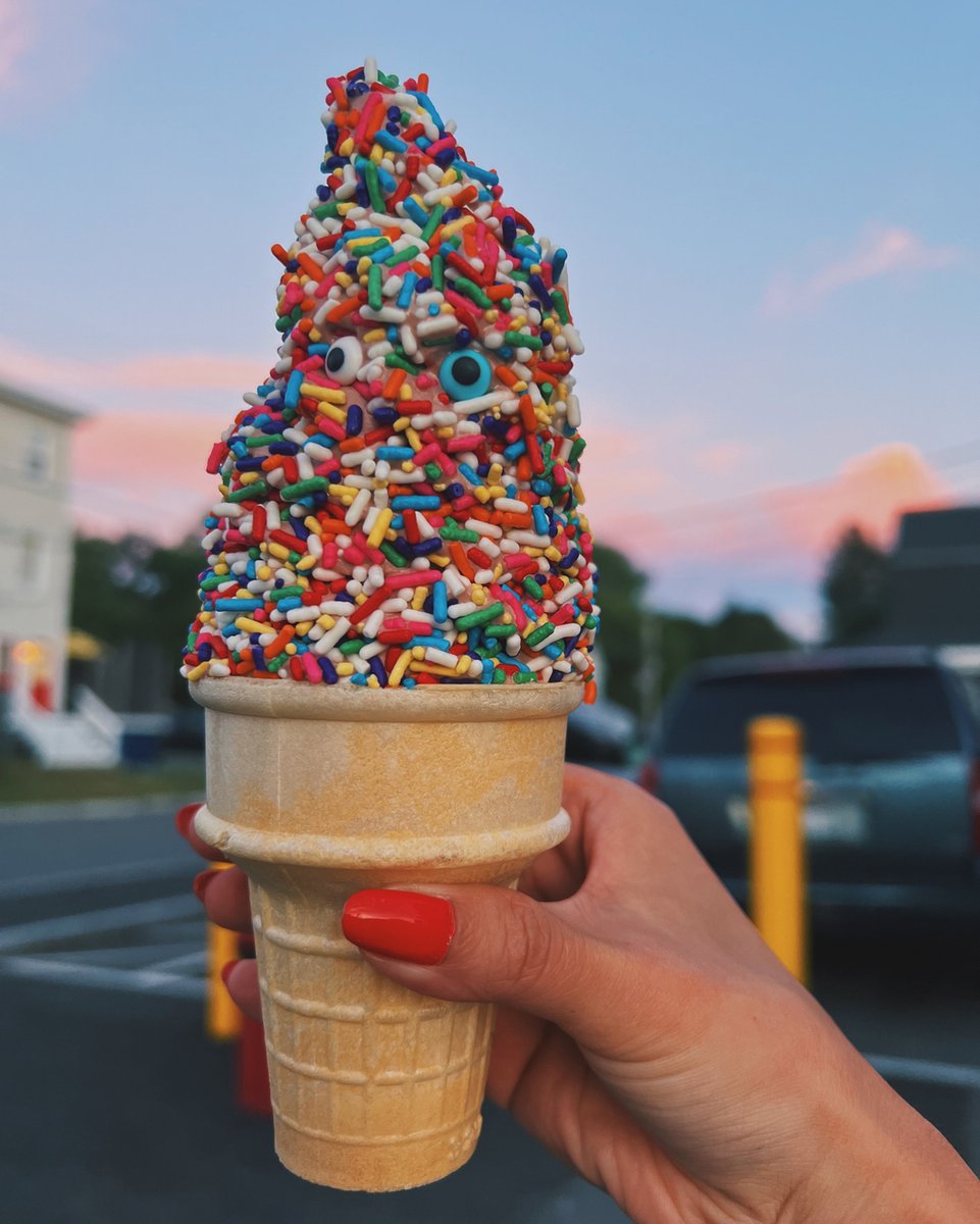 PortlandEatsME1's tweet photo. can’t beat cotton candy skies &amp; reds 🍦

who’s ready for all the gelato content? https://t.co/wfyDnmzCTQ