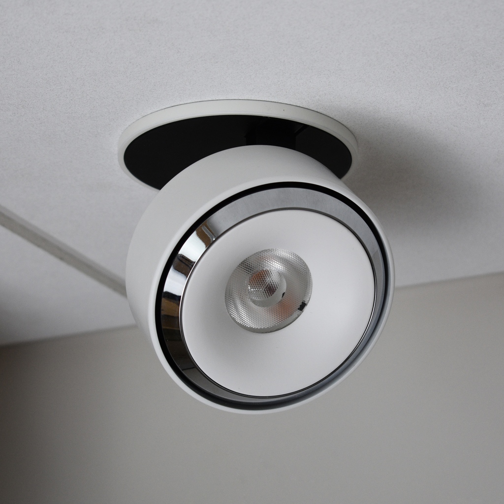 VONNLighting's tweet image. BOLD AND INNOVATIVE✨
Achieve your architectural lighting needs with the elegance and sleekness of our functional Orbit LED Flush Mounted Downlight. It opens up to 90° and rotates 350° to the sides✨

#OrbitSeries #LEDDownlights #Downlights #interiordesign  #Lighting #LEDLighting