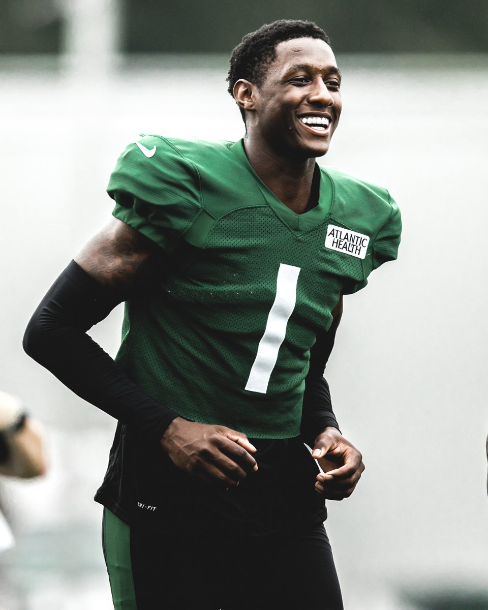 nyjets's tweet photo. everybody wish @iamSauceGardner a happy birthday 🥳 https://t.co/jizvF1aVU5