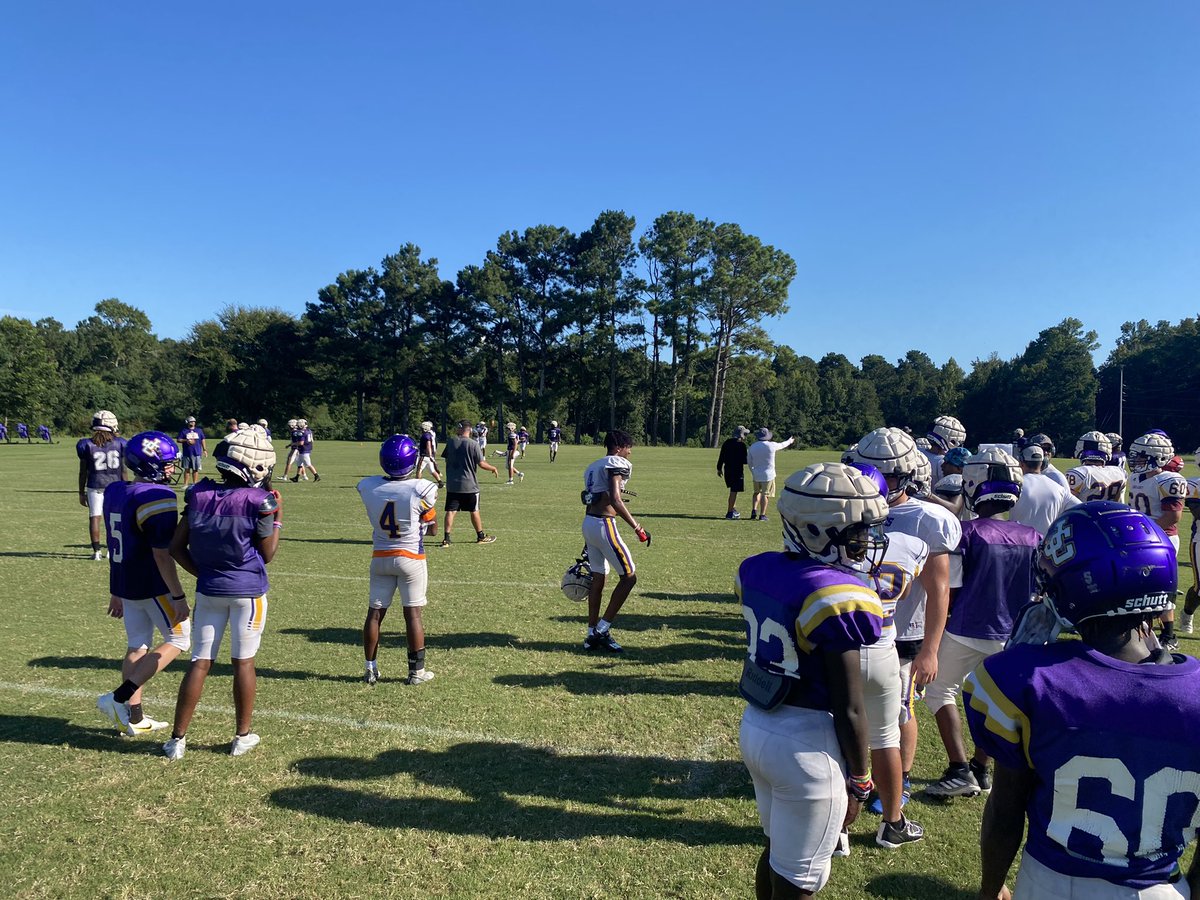 ConnorHinesTV's tweet photo. Hangin’ with the Hounds! 🟣🟡
2-0 @GreyhoundFball getting set for their home opener with Perry this Friday night — with some new faces. Story coming Friday on #Tailgate13! https://t.co/9soEbQbV5h
