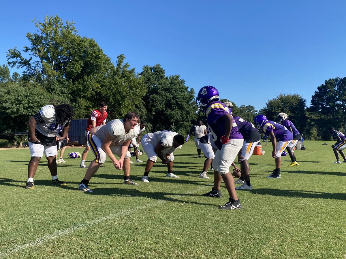 ConnorHinesTV's tweet photo. Hangin’ with the Hounds! 🟣🟡
2-0 @GreyhoundFball getting set for their home opener with Perry this Friday night — with some new faces. Story coming Friday on #Tailgate13! https://t.co/9soEbQbV5h
