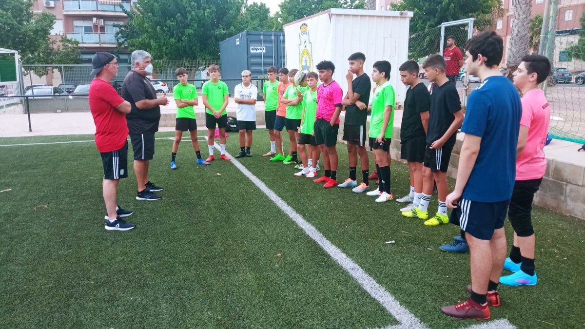 ❗ NUESTROS CADETES YA ESTÁN AQUÍ ❗

Con ganas, fuerza e ilusión ya han vuelto estos chicos que forman un equipazo. Muy atentos han escuchado las palabras de sus entrenadores.🙌🏼⚽

🔵⚪ VENTE AL CD LAPUERTA 🔵⚪

#yosoydeLaPuerta
cdlapuerta.es