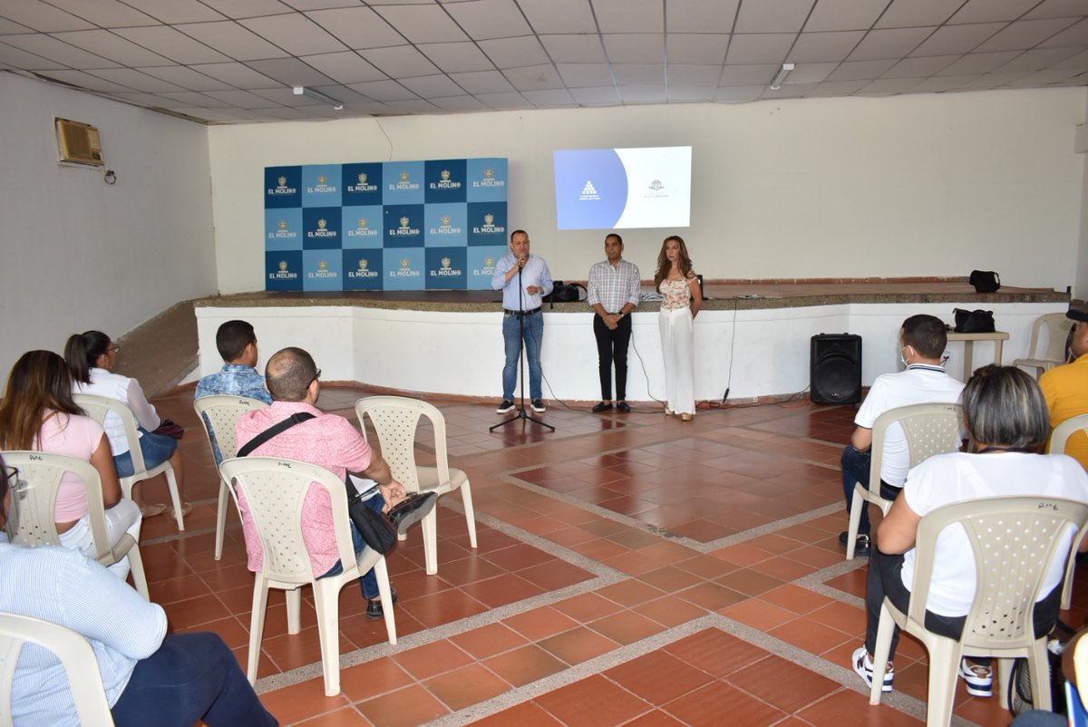 ESAPOficial's tweet photo. Hoy en La Guajira, funcionarios públicos de nivel directivo y asesor tuvieron la oportunidad de compartir con expertos académicos de la Escuela de #AltoGobiernoESAP y capacitarse en👨‍🏫:

✅Planeación
✅Modalidades de contratación
✅Supervisión e interventoría https://t.co/RHL9YaOY5W