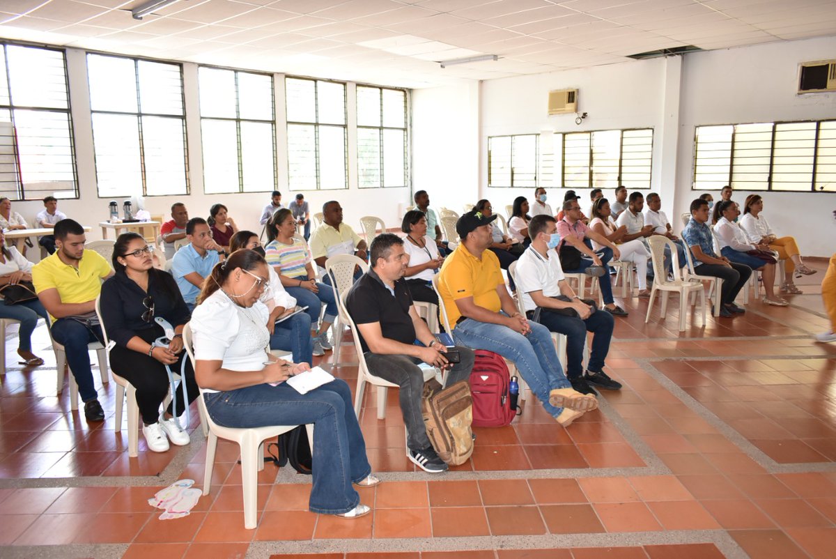 ESAPOficial's tweet photo. Hoy en La Guajira, funcionarios públicos de nivel directivo y asesor tuvieron la oportunidad de compartir con expertos académicos de la Escuela de #AltoGobiernoESAP y capacitarse en👨‍🏫:

✅Planeación
✅Modalidades de contratación
✅Supervisión e interventoría https://t.co/RHL9YaOY5W