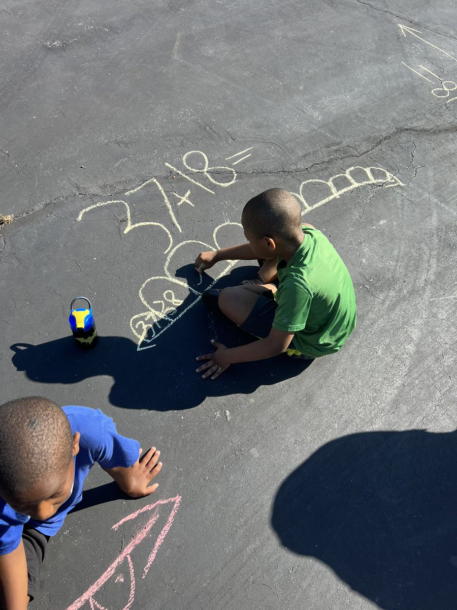 MrsForste's tweet photo. We took learning outside today! We worked on solving addition problems with number lines! #ritenourexcellence #teachertwitter #math @BuderElementary https://t.co/kdEhrMAQua