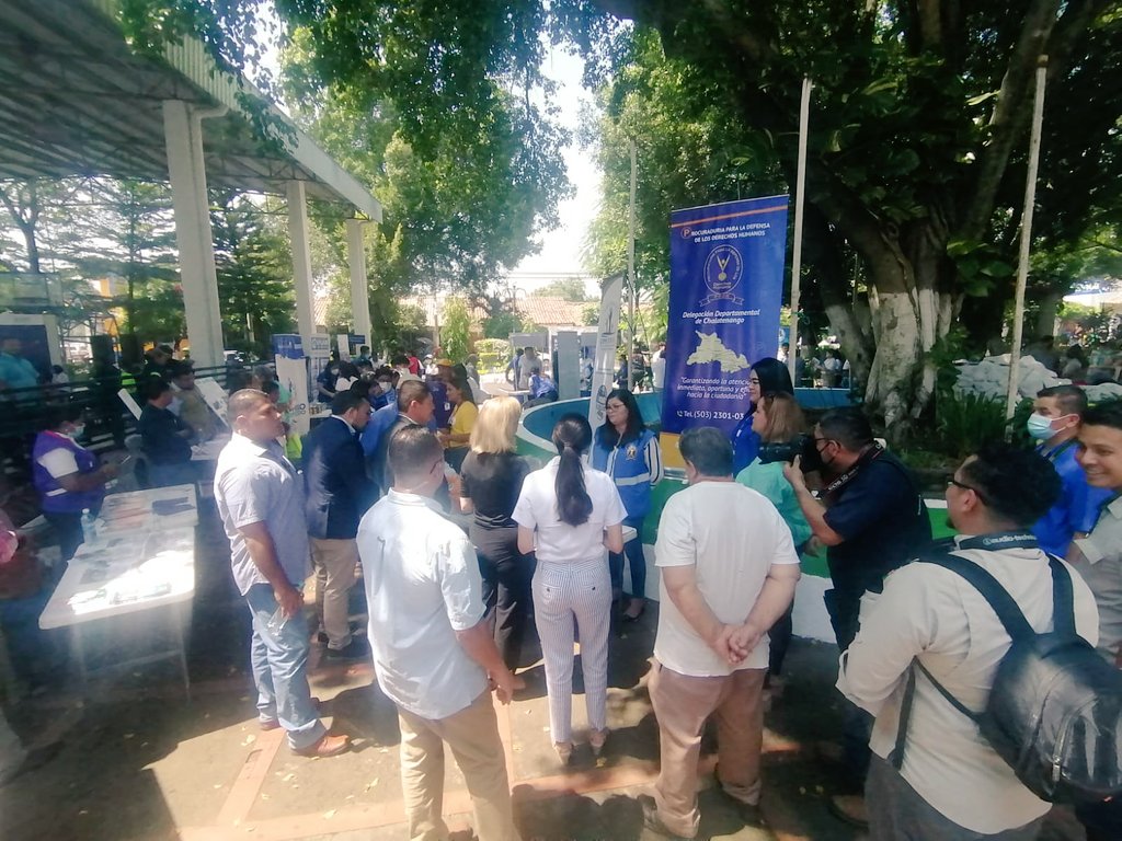 PDDH_chalate's tweet photo. @PDDHElSalvador @PDDH_chalate Se tuvo participación en la Juramentación de la Mesa Interinstitucional de Nueva Concepción, además hubo feria de servicios por parte de instituciones a beneficio de la población, se contó con la visita de la secretaria de Negocios de Estados Unidos https://t.co/A3yO6Ccvt5