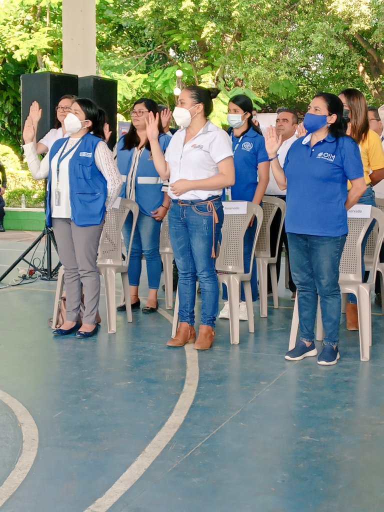 PDDH_chalate's tweet photo. @PDDHElSalvador @PDDH_chalate Se tuvo participación en la Juramentación de la Mesa Interinstitucional de Nueva Concepción, además hubo feria de servicios por parte de instituciones a beneficio de la población, se contó con la visita de la secretaria de Negocios de Estados Unidos https://t.co/A3yO6Ccvt5