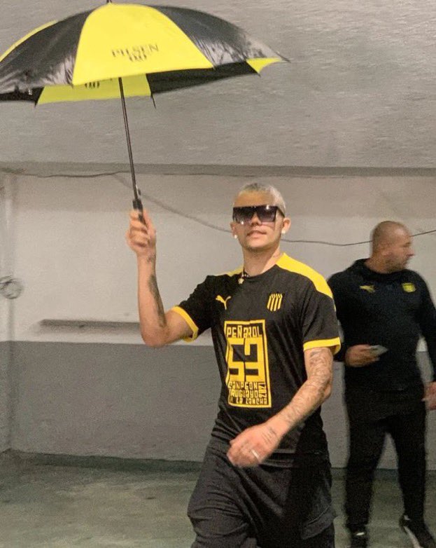 mercadomanya's tweet photo. Y… yo pal domingo estoy tranquilo, no tengo mucha manijESTA ES LA BANDAAA DEL CARBONEEERO LAQUEVAQUEMAAAAR EL GALLINERO 🎶 https://t.co/c2r8GcdjEv