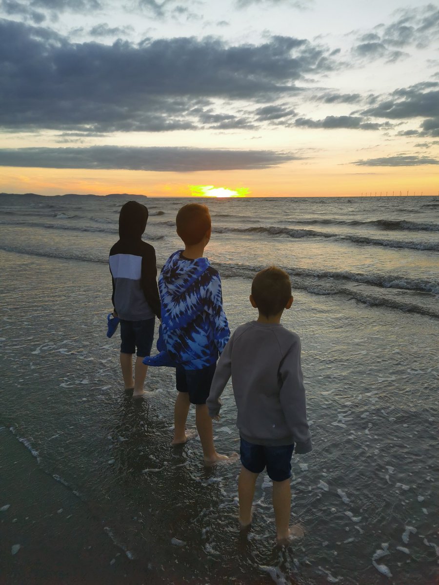 samsteele771's tweet photo. #sunset #waitingforastartofall #myboys #igotyou
Love them ❤️ https://t.co/IKWnoaljl9