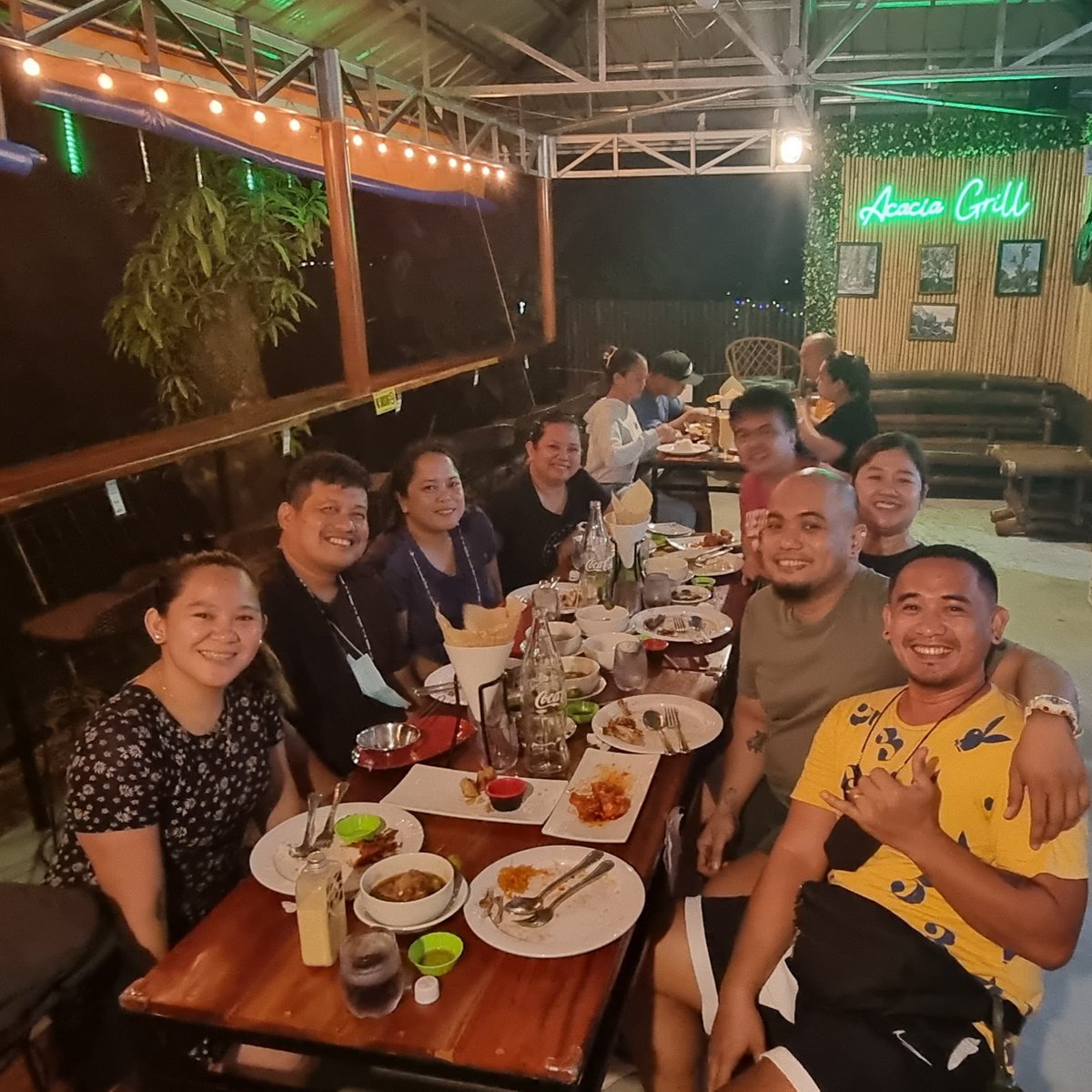 rozielyn's tweet photo. Panihapon with them 💜💜 https://t.co/5JnueqZLGZ