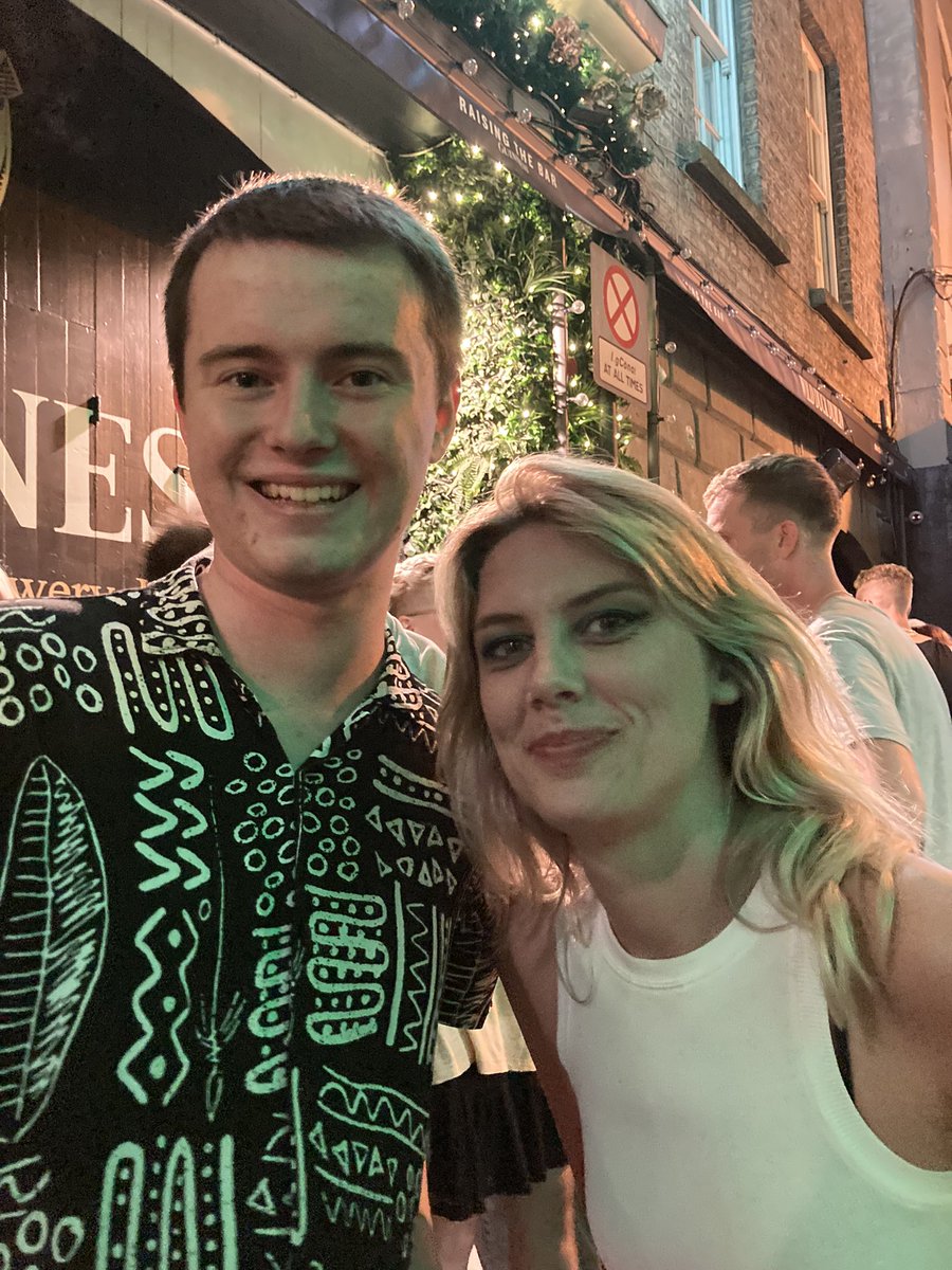 180isin's tweet photo. Went to a Wolf Alice gig and met the incredible Ellie Rowsell of Wolf Alice. I’m starstruck. https://t.co/gkFUeS4Iwp