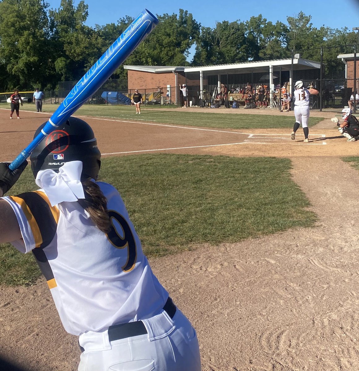 FZE AP Hullinger tweet media