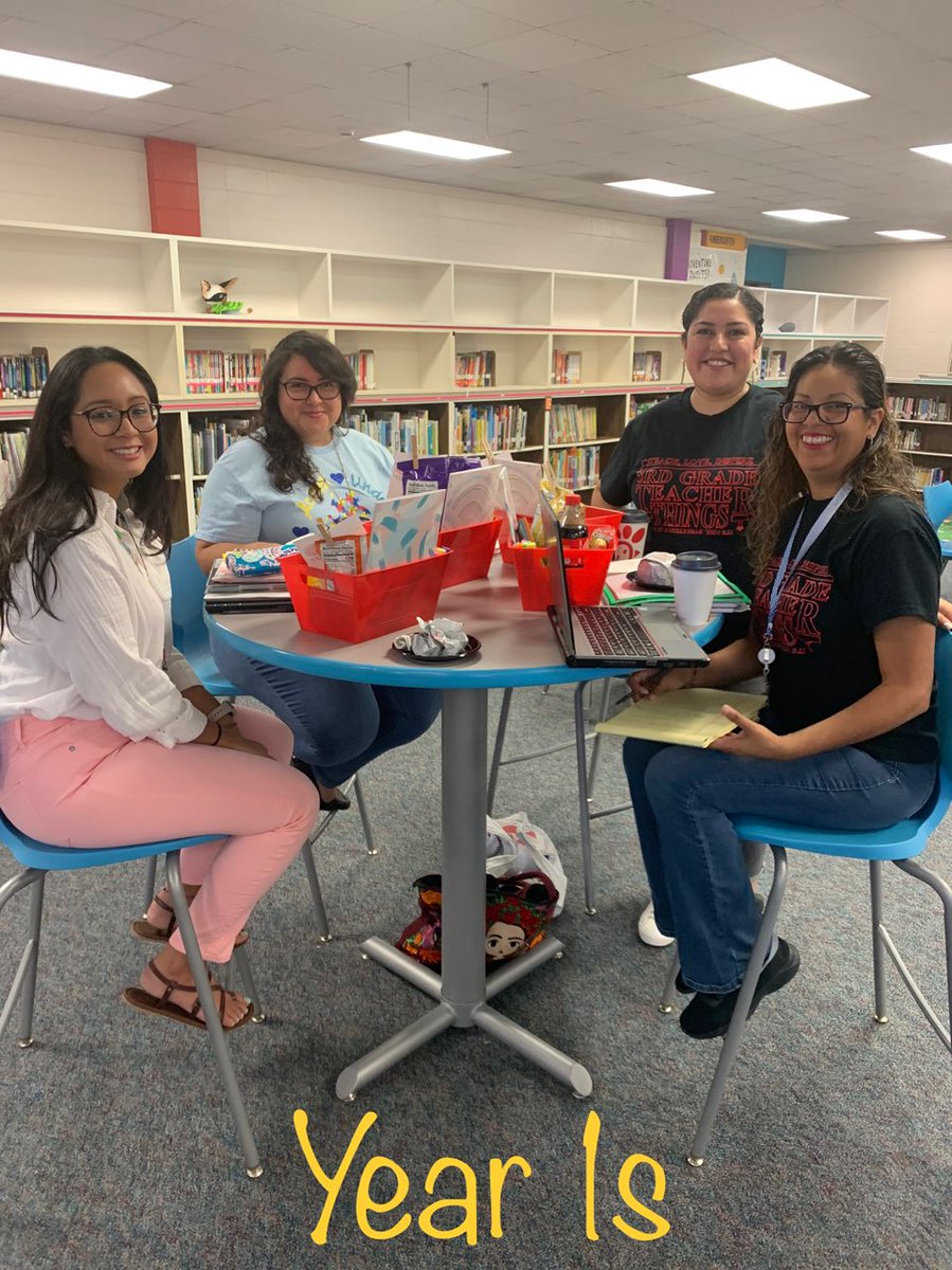 KaiserKISD's tweet photo. New Teachers being mentored by some of our best! Amazing support is found inside these walls of our great school! #KleinFamily @KassmyaN @Ms_Quintero1 @KleinProfLearn #learningawaits 💪🤠💙 https://t.co/yRrTXJtZFO