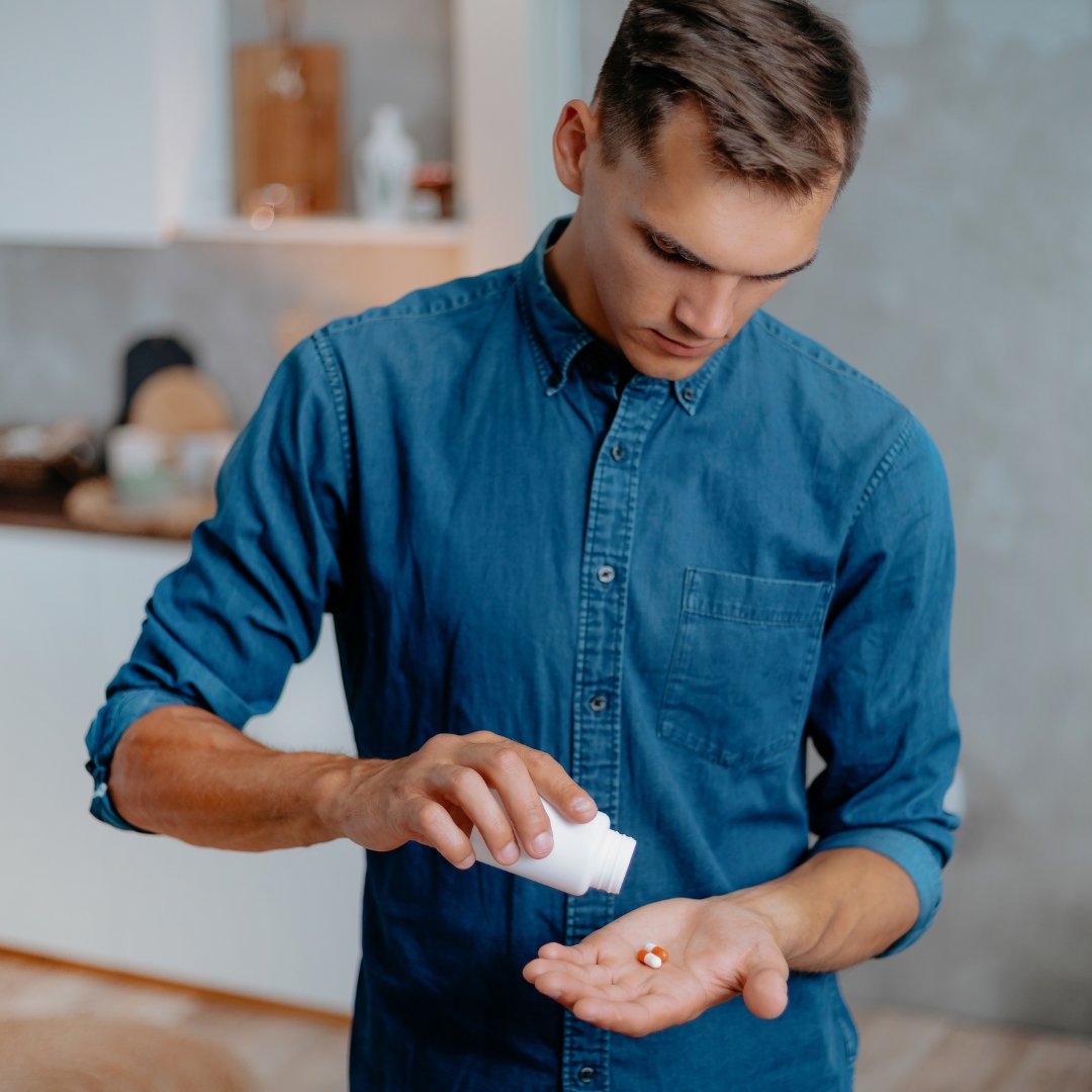Regenix's tweet photo. Want to beef up your hair routine for stronger, healthier hair? Try going the supplement route! Our Saw Palmetto Complex for Men is one more way to provide you with better hair. Link to the product here: https://t.co/xEavP3gZzS https://t.co/nJGdohaT0o