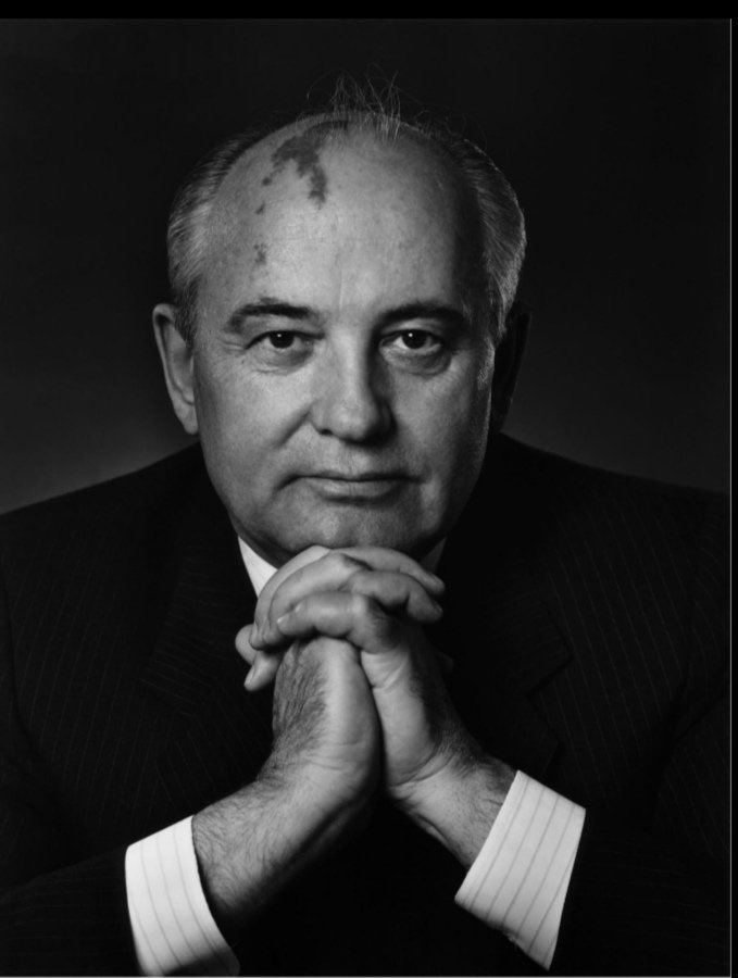 NelloRiccio's tweet photo. Un leader che ha cambiato il mondo. Oggi si chiude di fatto il novecento. 🙏 #Gorbaciov https://t.co/1bHaIOWh04