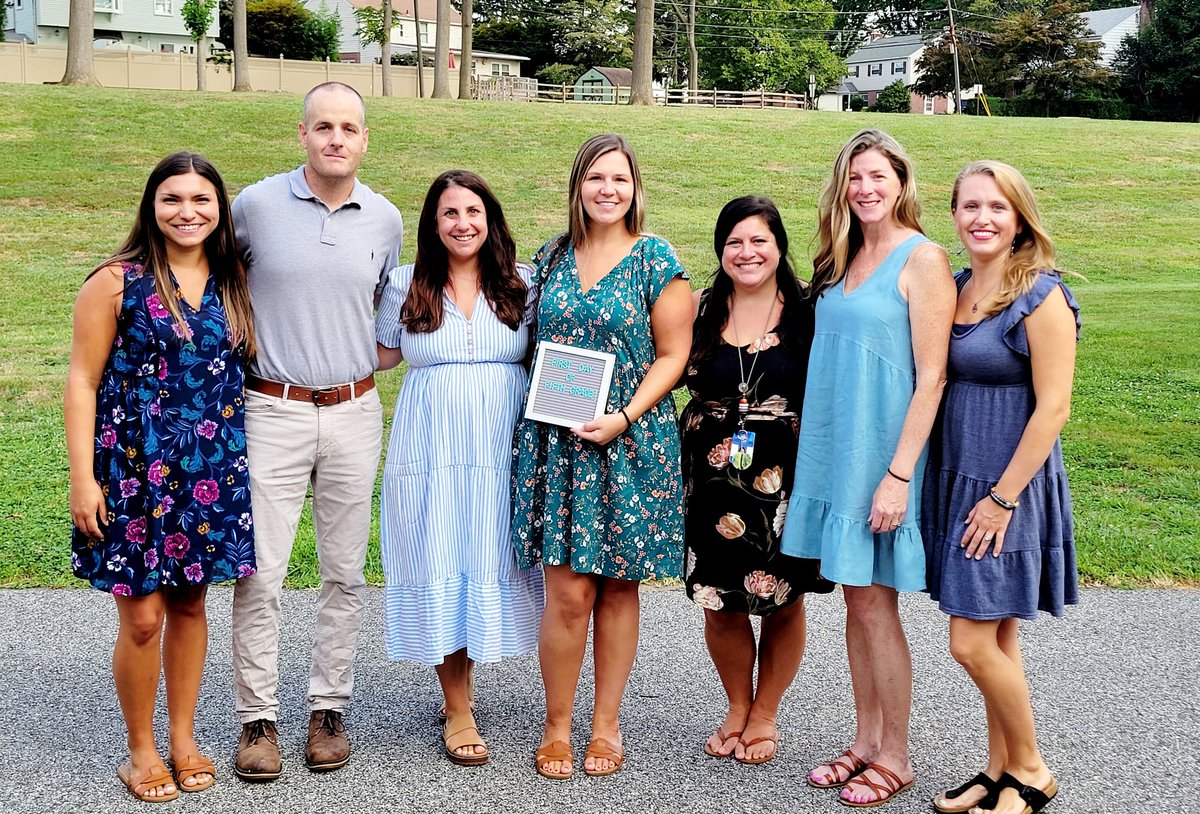 SandyGConnor's tweet photo. Ready for a fantastic year with Sabold's 5th grade team! @SpringfieldSD https://t.co/jkOl9rnFEW