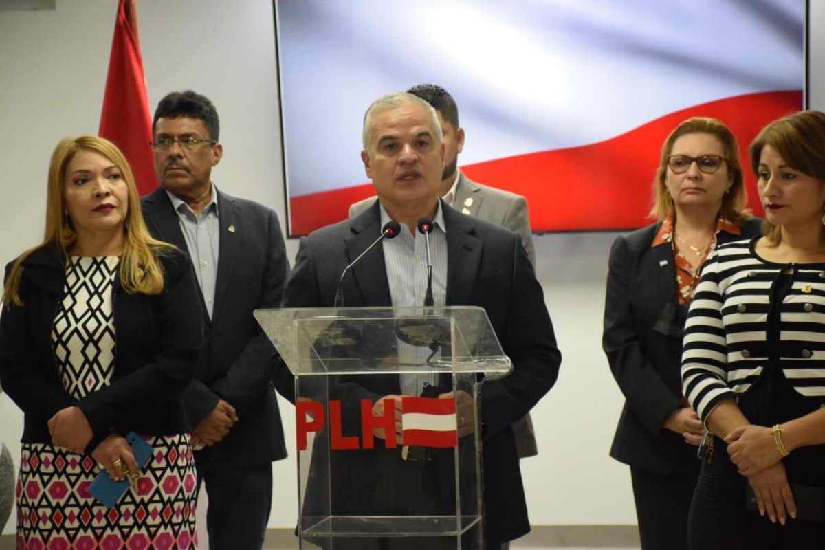 PLHonduras's tweet photo. 1/2 El @PLHonduras informó que terminó de elaborar un Proyecto de Ley para la conformación del nuevo Consejo Nacional de Defensa y Seguridad Nacional (CDSN) y explicó que esperará el tercer debate de la iniciativa que se discute en el @Congreso_HND para introducir los cambios. https://t.co/2tvlgbyhi6