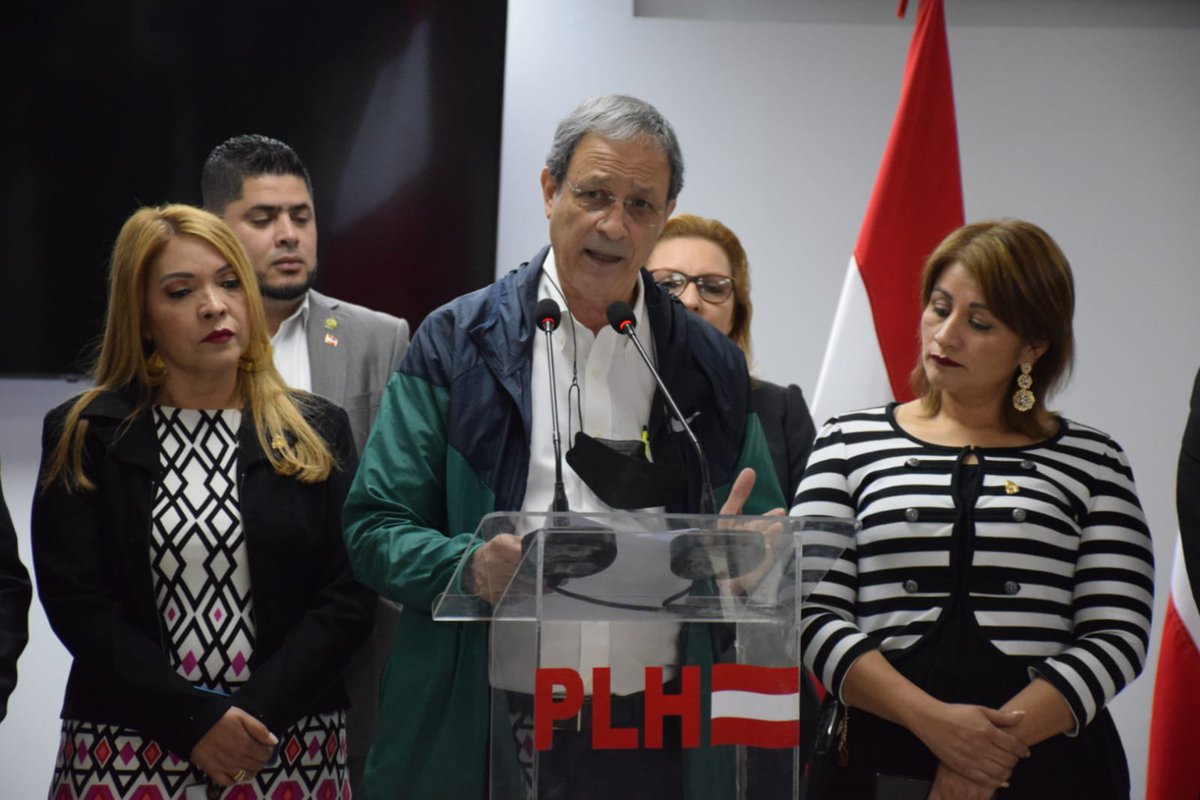 PLHonduras's tweet photo. 1/2 El @PLHonduras informó que terminó de elaborar un Proyecto de Ley para la conformación del nuevo Consejo Nacional de Defensa y Seguridad Nacional (CDSN) y explicó que esperará el tercer debate de la iniciativa que se discute en el @Congreso_HND para introducir los cambios. https://t.co/2tvlgbyhi6
