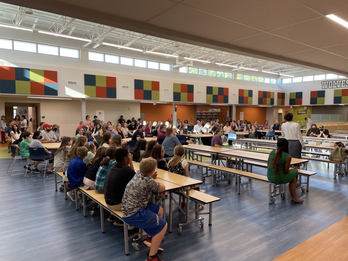 Perry MS Meet the Teacher Night.  Thank You Parents for such a great turnout.  Thank You Teachers for your work every day!
We are off to a great school year.  #Work Hard / Be Kind ⁦<a href="/wcsdistrict/">Worthington Schools</a>⁩ #ItsWorthIt