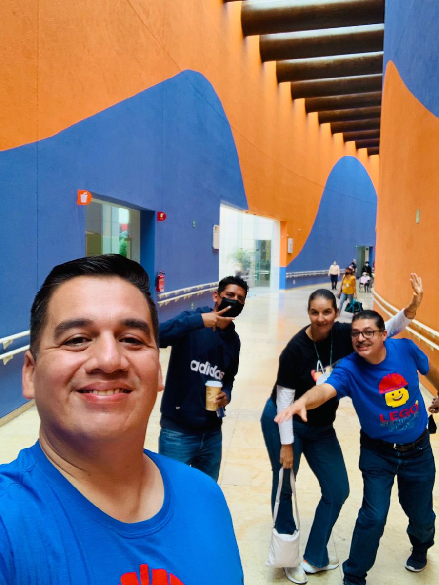 cachis71's tweet photo. Gran día de trabajo con @hujupa @Vicaguilar291 en @TeletonMexico #orgullosamenteTercos https://t.co/2KJj7hsz6G