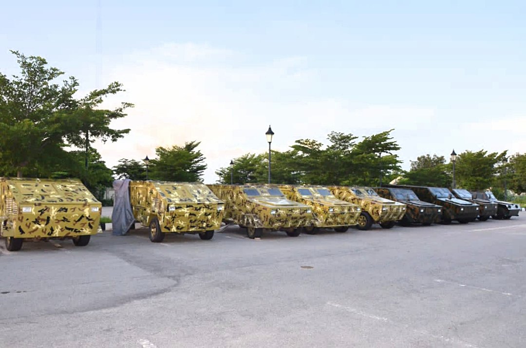 GovernorMasari's tweet photo. Despite financial challenges, we are determined, more than ever before, to provide all that it takes to bring terrorism to a logical end. Today, we donated nine APC vehicles to the security personnel saddled with the responsibility of the fight against #terrorism in the state. https://t.co/rXoxqBblKJ