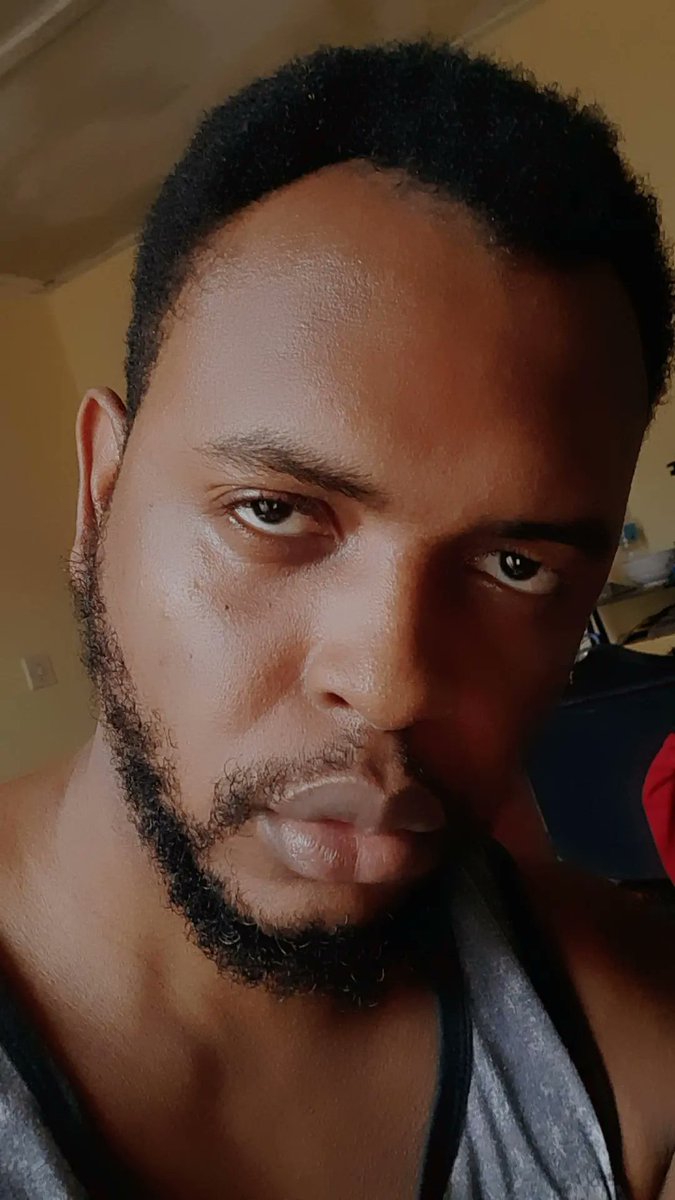 wilo_jay's tweet photo. LEFT               or           RIGHT https://t.co/88wr3QhsaH