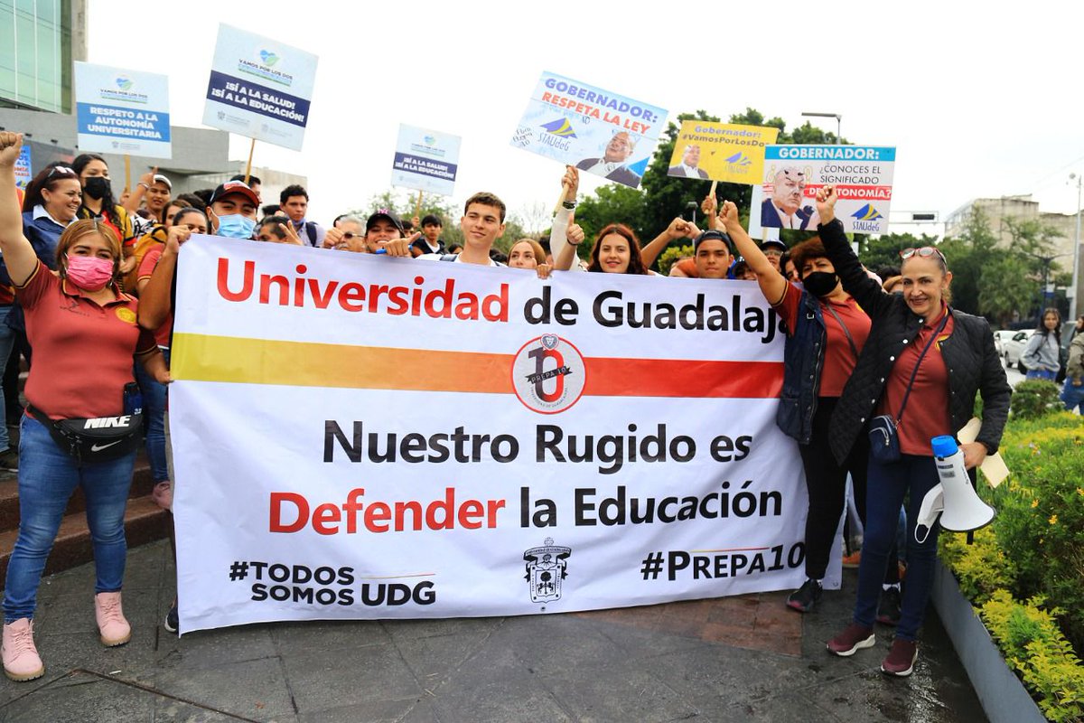udg_oficial's tweet photo. Hoy la comunidad de #Prepa10 demostró porqué los leones negros somos invencibles. ¡Gracias por ser parte de la caminata #142! https://t.co/mTZZMCpWPL