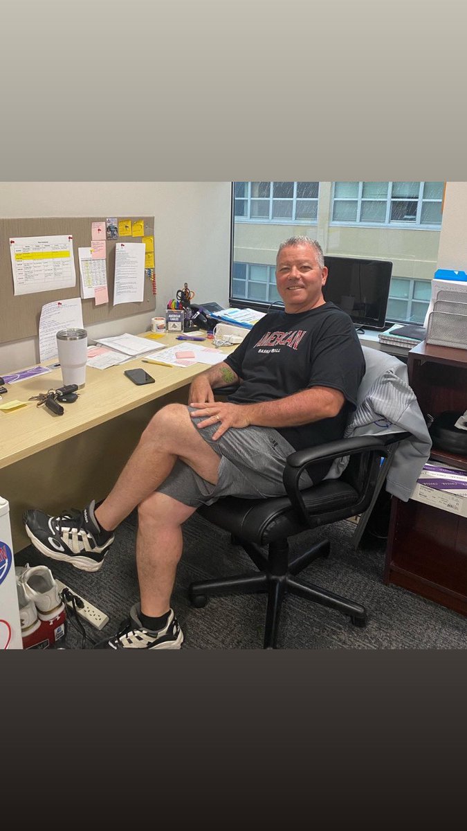 Rhealy0425's tweet photo. #BringYourParentsToWorkDay with @kaityhealy @j9heals #AMERICANWBB 🏀 🙌🏻❤️🙏 https://t.co/gtSLwAq5FN