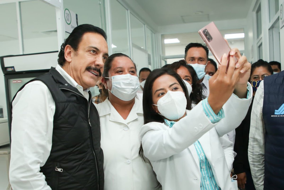 omarfayad's tweet photo. Con el corazón ♥️ en la mano, les agradezco el apoyo y cariño que recibí durante estos seis años de mi gobierno, del personal de salud y de los hidalguenses 👩🏻‍⚕️🧑🏻‍⚕️👨🏻‍⚕️. https://t.co/61II82i4fk