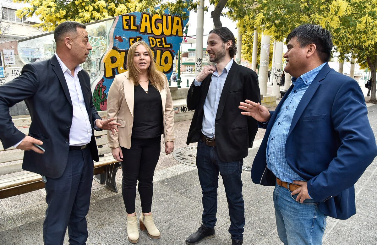 JoseAGimenez3's tweet photo. Nos reunimos con la Diputada Leila Lloyd Jones, para manifestar nuestro apoyo a su candidatura a la Intendencia de la ciudad de Trelew.
Leila nos explicó los temas ejes de su campaña, manifestando que dichos temas son productos de su contacto permanente con la gente. https://t.co/XkNtPyJdNI