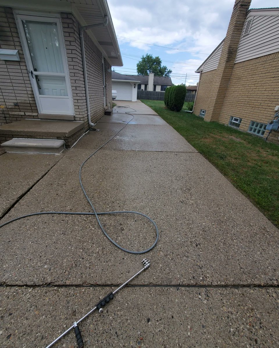 EandSPowerWash's tweet image. Driveway &amp;amp; Patio Surface Cleaning/Washing in Garden City, Michigan