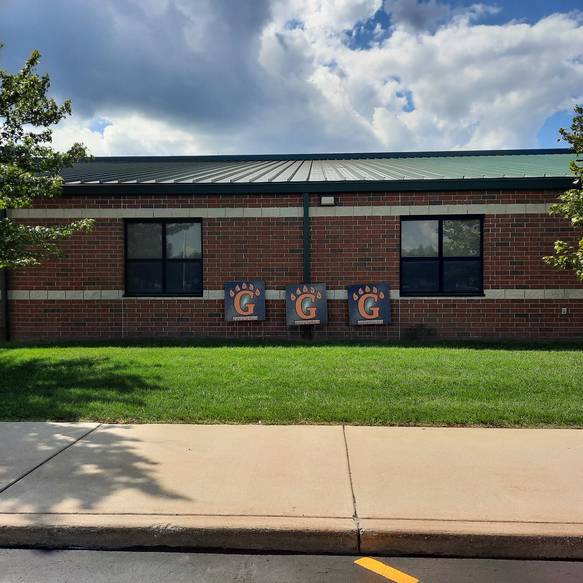 BobFalkenstein's tweet photo. New enthusiasm, themes and an open house success. We are ready for students tomorrow! #justteach #justlearn #justenjoy #gibsonburg https://t.co/Fa4Rlr9OV1