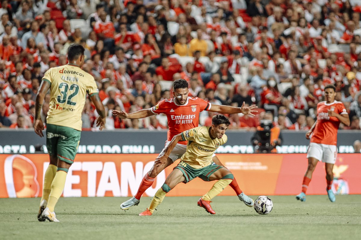 fcpf's tweet photo. Continuaremos a trabalhar e a crescer 𝗷𝘂𝗻𝘁𝗼𝘀. 🟡🟢
📸 As imagens do jogo com o SL Benfica.
#DefendeOAmarelo #LigaPortugalBwin #SLBFCPF https://t.co/DcIjxh89Cp