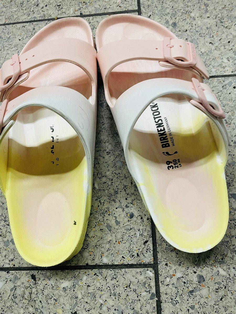 Samera_C's tweet photo. @BIRKENSTOCKUSA : bought these Ombre Arizona’s just yesterday and the logo came off on my foot on the first use today! Ridiculous quality. Not expected from such a big brand. Super disappointed! https://t.co/wrvDH61laO