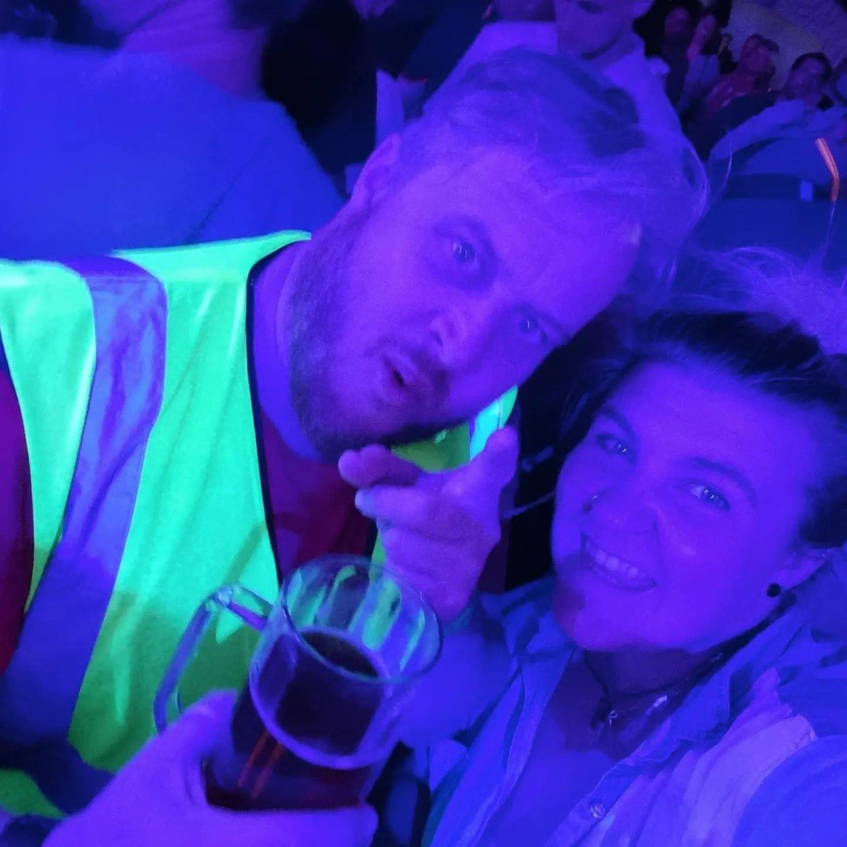 GamechangerBray's tweet photo. Played cricket dressed as a cow, wore a beautiful linen shirt, kept an eye out for flying balls and proved the high-vis is bright! Birthday week was a bit mad but a lot of fun! 

#UpTheFros #Cricket #Frocester #FrocesterFestival #linen https://t.co/j6hYoS93xj