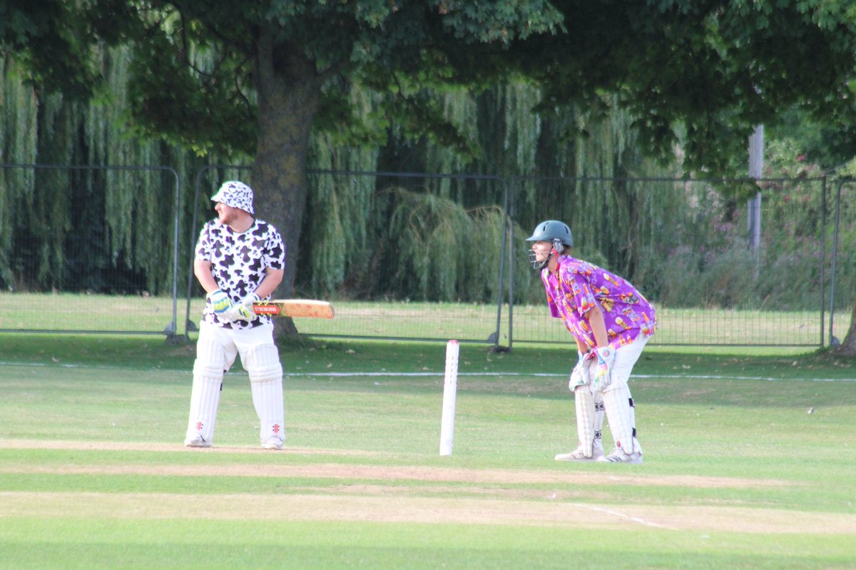 GamechangerBray's tweet photo. Played cricket dressed as a cow, wore a beautiful linen shirt, kept an eye out for flying balls and proved the high-vis is bright! Birthday week was a bit mad but a lot of fun! 

#UpTheFros #Cricket #Frocester #FrocesterFestival #linen https://t.co/j6hYoS93xj