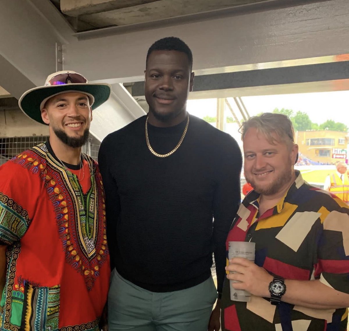 GamechangerBray's tweet photo. Played cricket dressed as a cow, wore a beautiful linen shirt, kept an eye out for flying balls and proved the high-vis is bright! Birthday week was a bit mad but a lot of fun! 

#UpTheFros #Cricket #Frocester #FrocesterFestival #linen https://t.co/j6hYoS93xj
